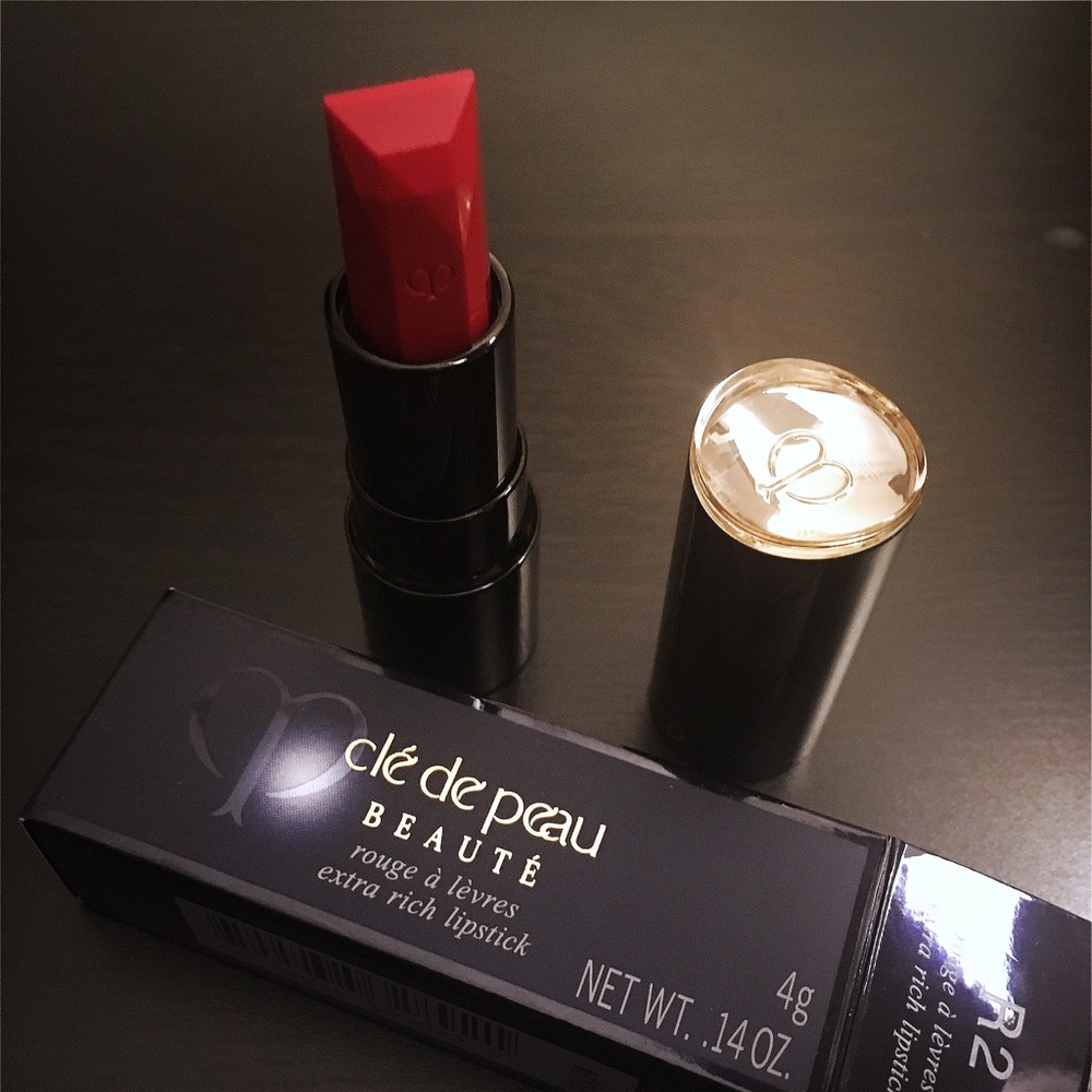 Clé de Peau red lipstick